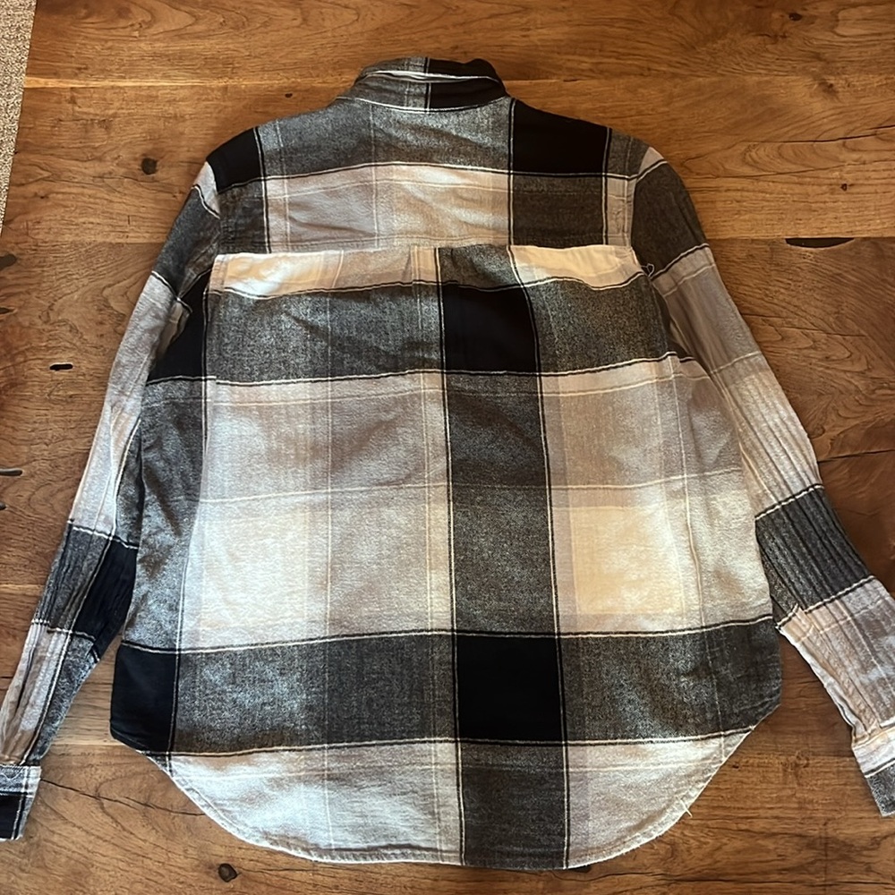 Universal Thread Flannel - Picture 2 of 4